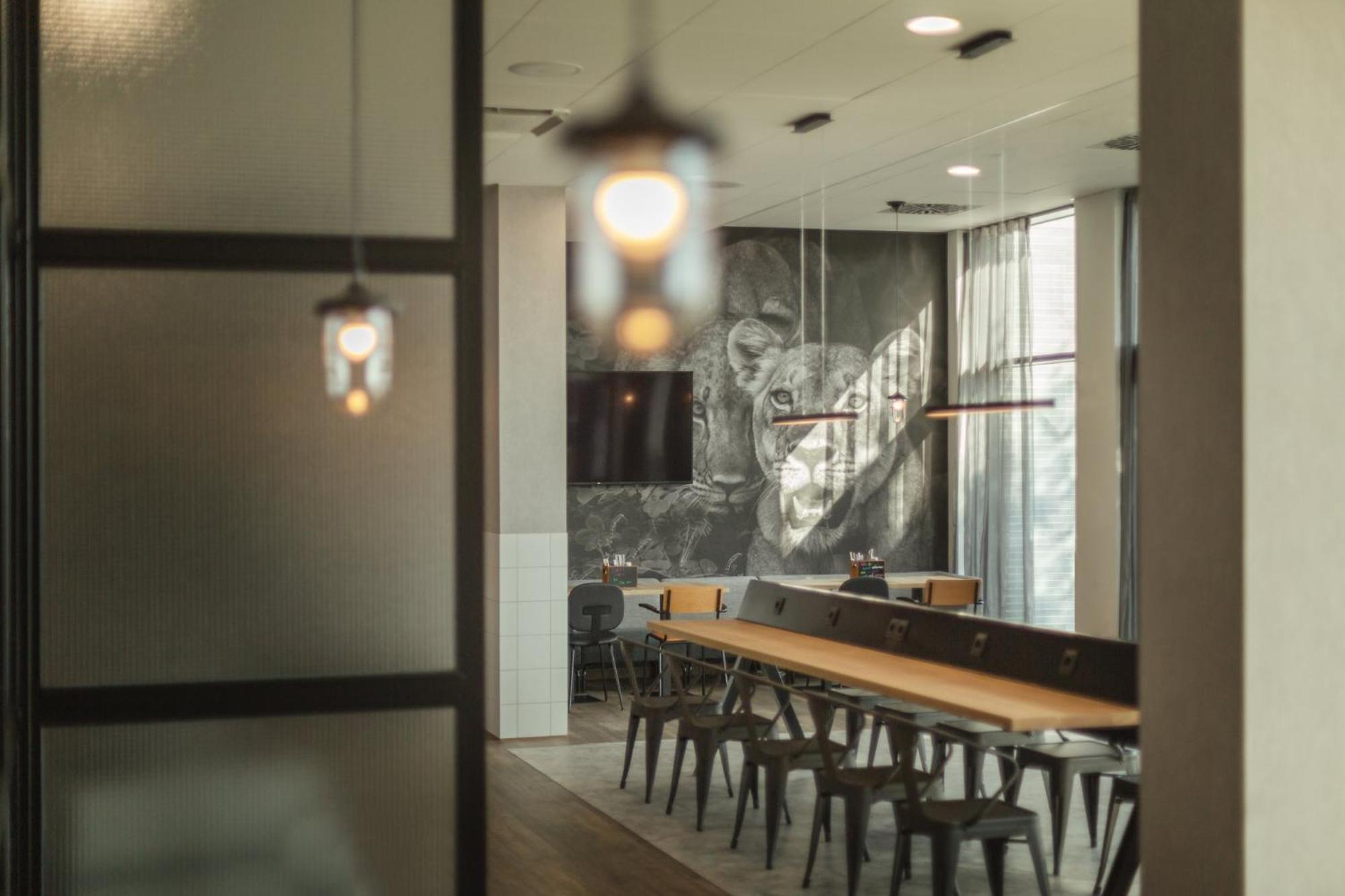 - The Niu, Leo By Ihg