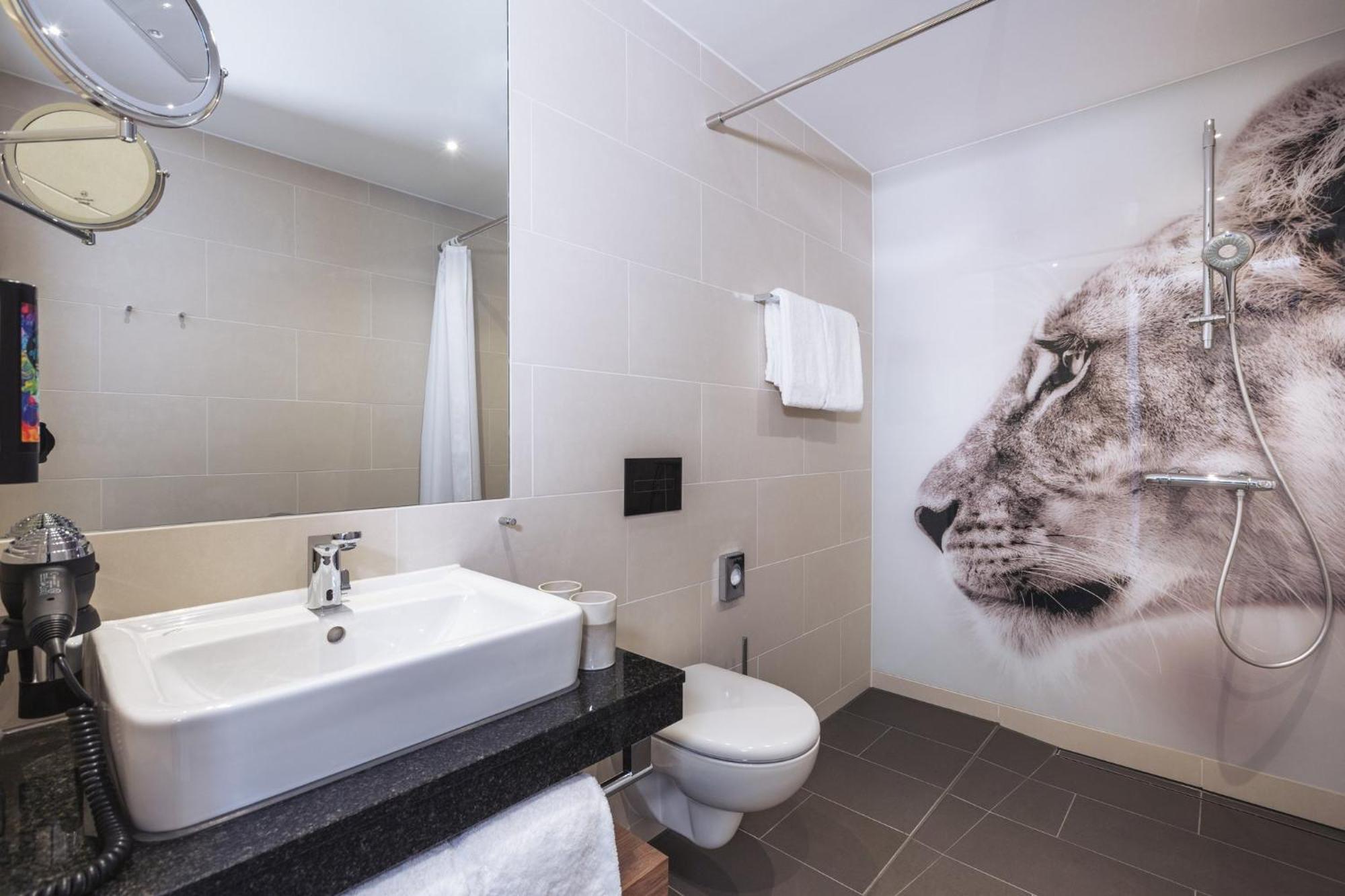 - The Niu, Leo By Ihg